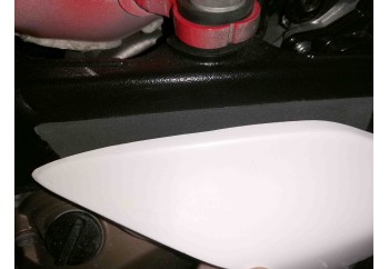 tiras de foam auto-adhesivo para protección depósitos y chasis motos.
