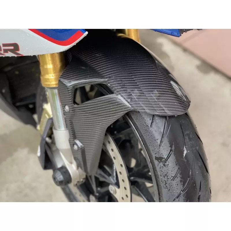 Guardabarros de carbono BMW...