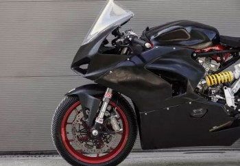 Ducati V2 2020-2024 (las líneas de escape de competición de altura Akrapovic y Spark) y sin catalizador